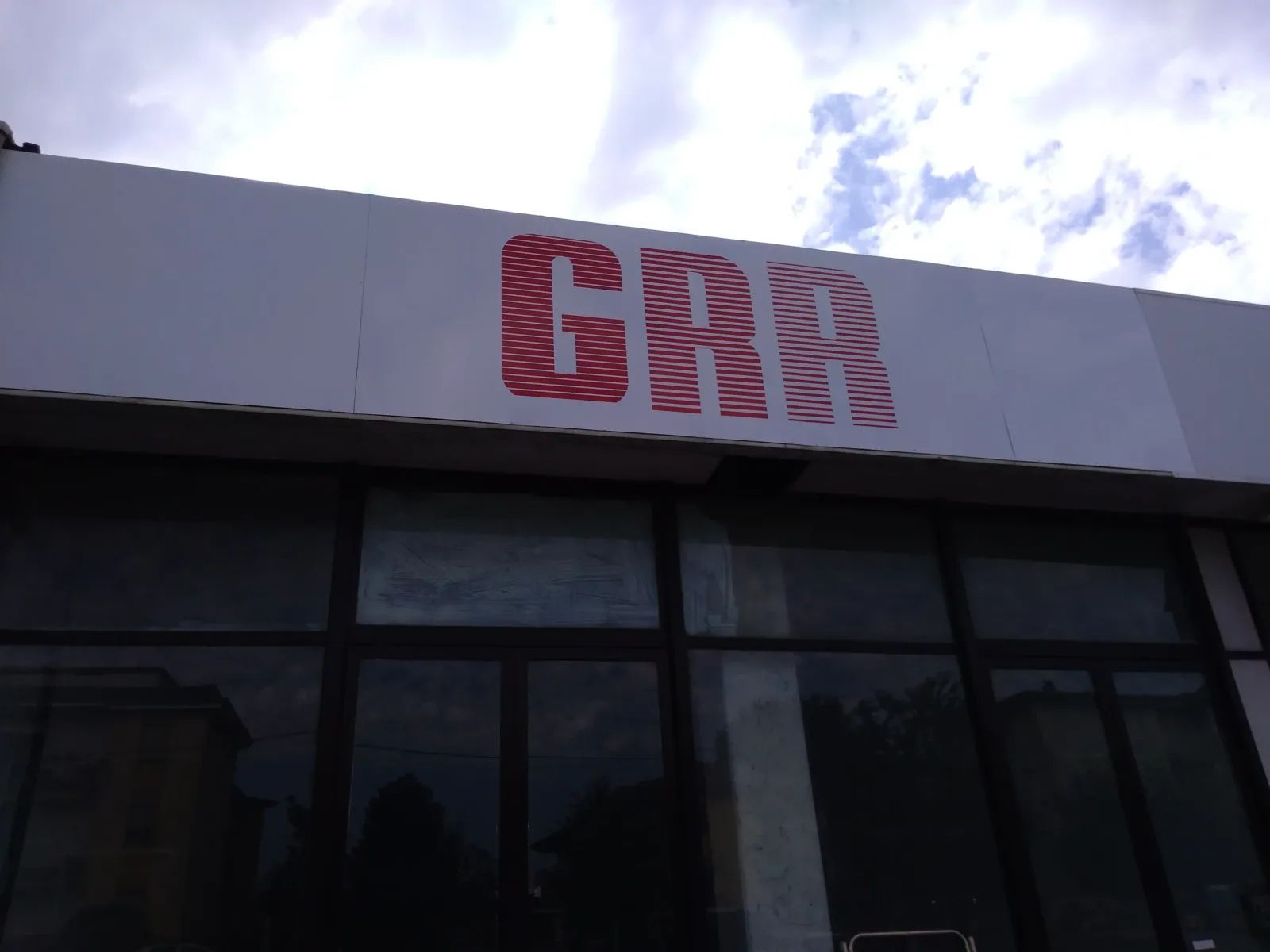 Insegna pubblicitaria personalizzata realizzata da Graphic&Co a Brescia